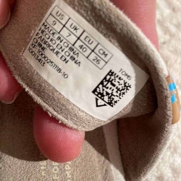 TOMS Soft Pebbled Leather Flat Mule With Decorative Strap Across - Picture 5 of 7